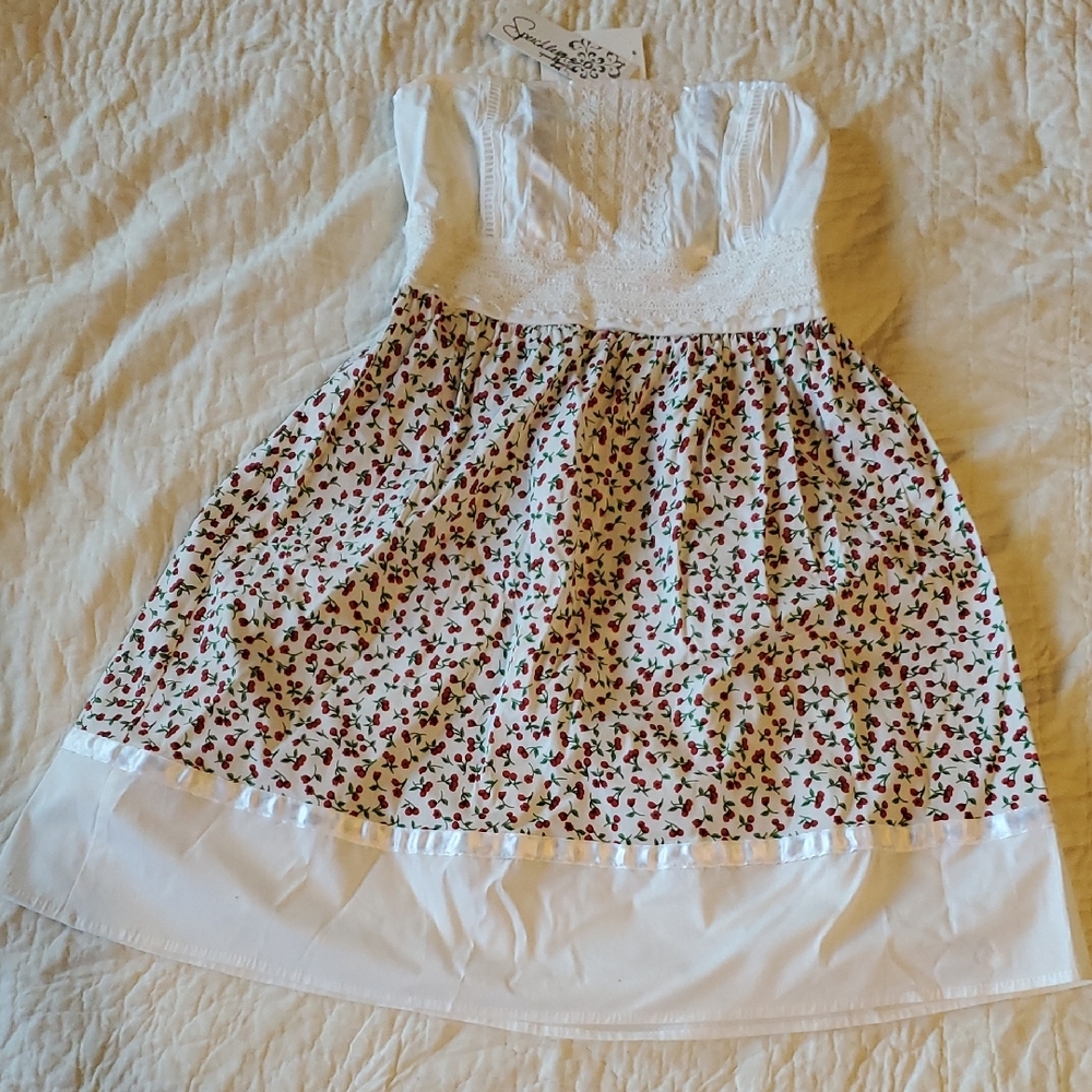 NWT Lace and Cherry Strapless Dress sz 5 Super Cute
